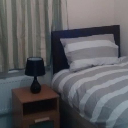 Acton Lodge Guest House London Bagian luar foto