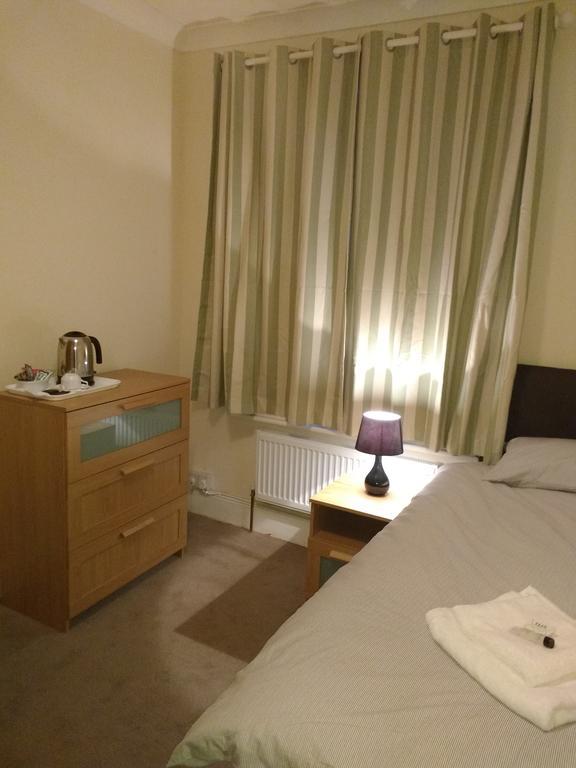 Acton Lodge Guest House London Bagian luar foto